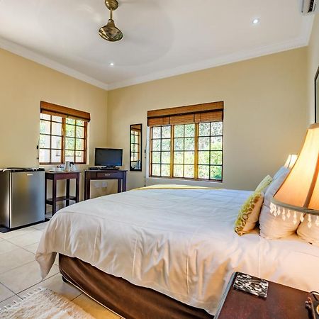 Country Lane Lodge Вайт-Рівер Екстер'єр фото